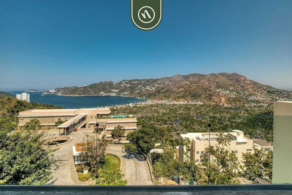 Luxury 4 BR Condo - Amazing Bay View - Pool