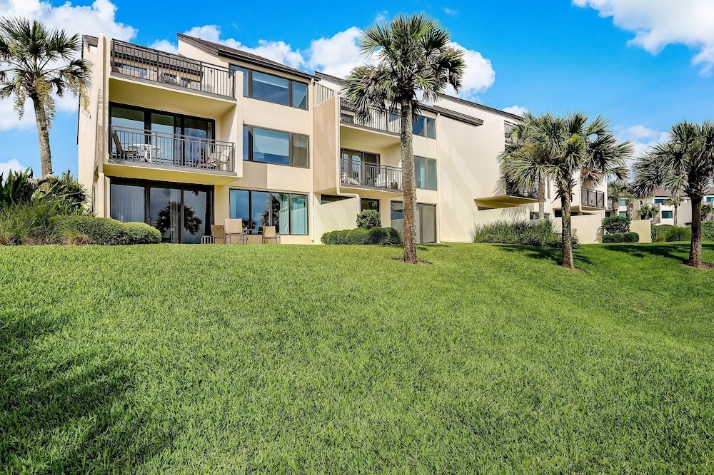 Omni Captains Court 1029 2 Bedroom Condo