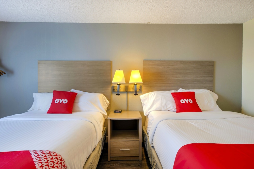 Castle Rock Vacations - OYO Hotel Castle Rock CO Downtown - Property Image 1