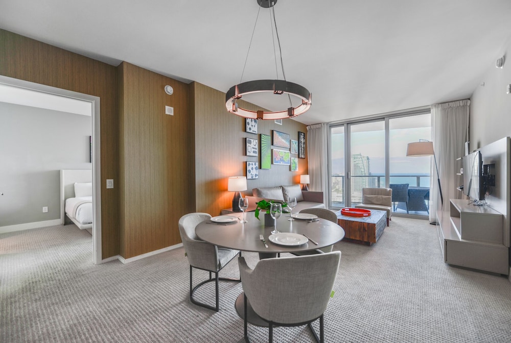 Oceanfront Luxe: Beach Condo - Image 5