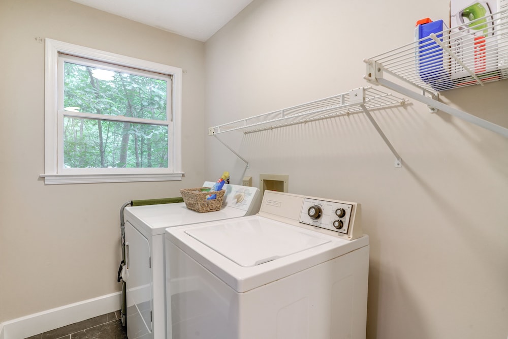 Pet-friendly Lake Monticello Home w/ Perks!