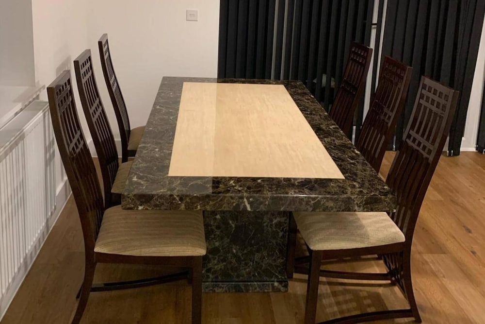 4bed House - Direct Links Into Central London