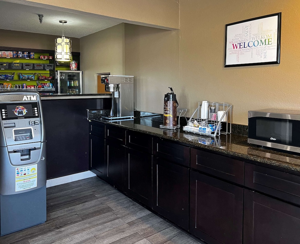 Spring Lake Vacations - Econo Lodge - Property Image 9