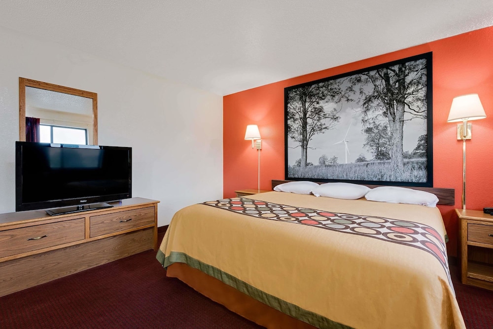 Super 8 by Wyndham Martinsburg view 2