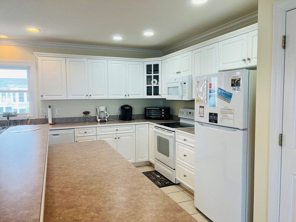 Salt, Sand And Sudds 5 Bedroom Home by RedAwning view 4