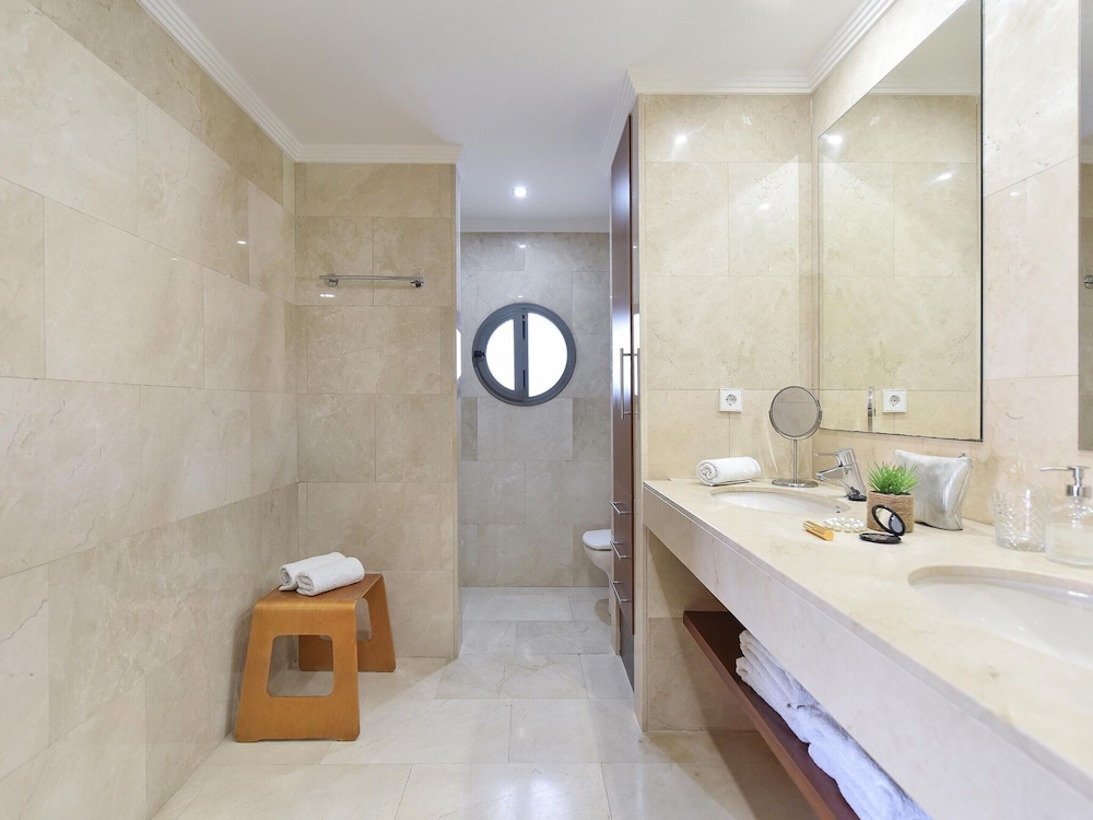 Villa With Private Pool in the Golf Resort