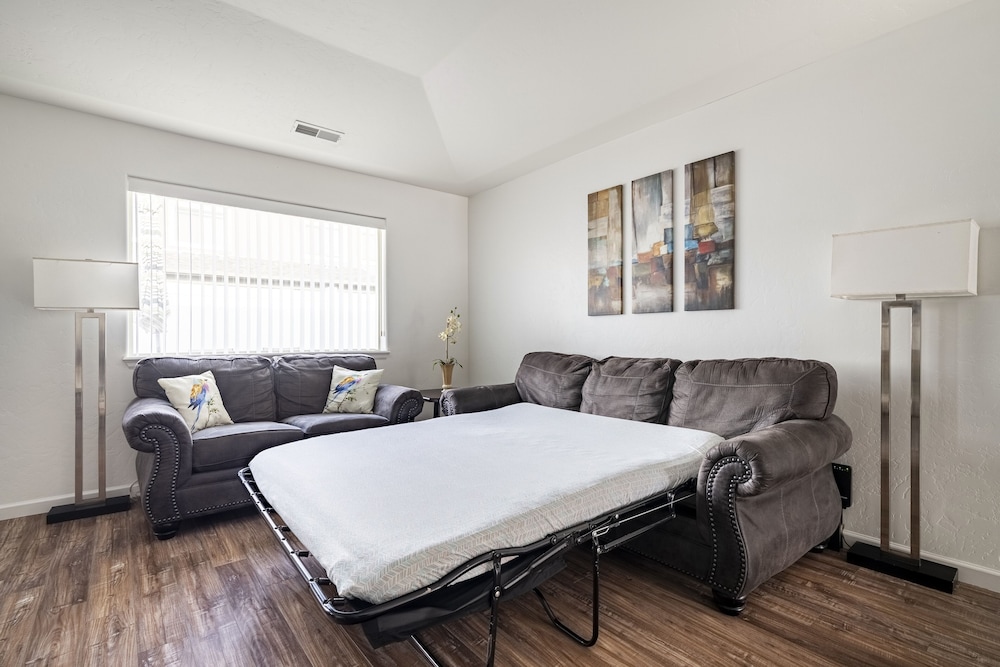 Canyon View Oasis 3 Bedroom Home