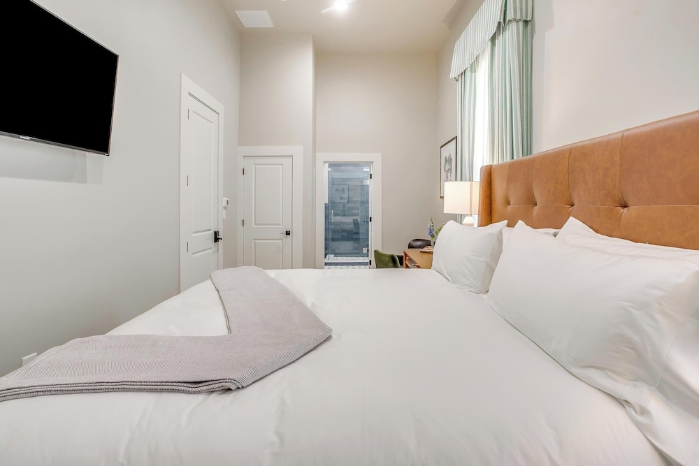 Nutt House Hotel