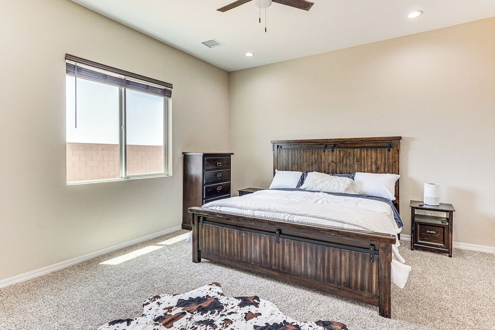 3 Mi to Colorado River: New-build Family Home!
