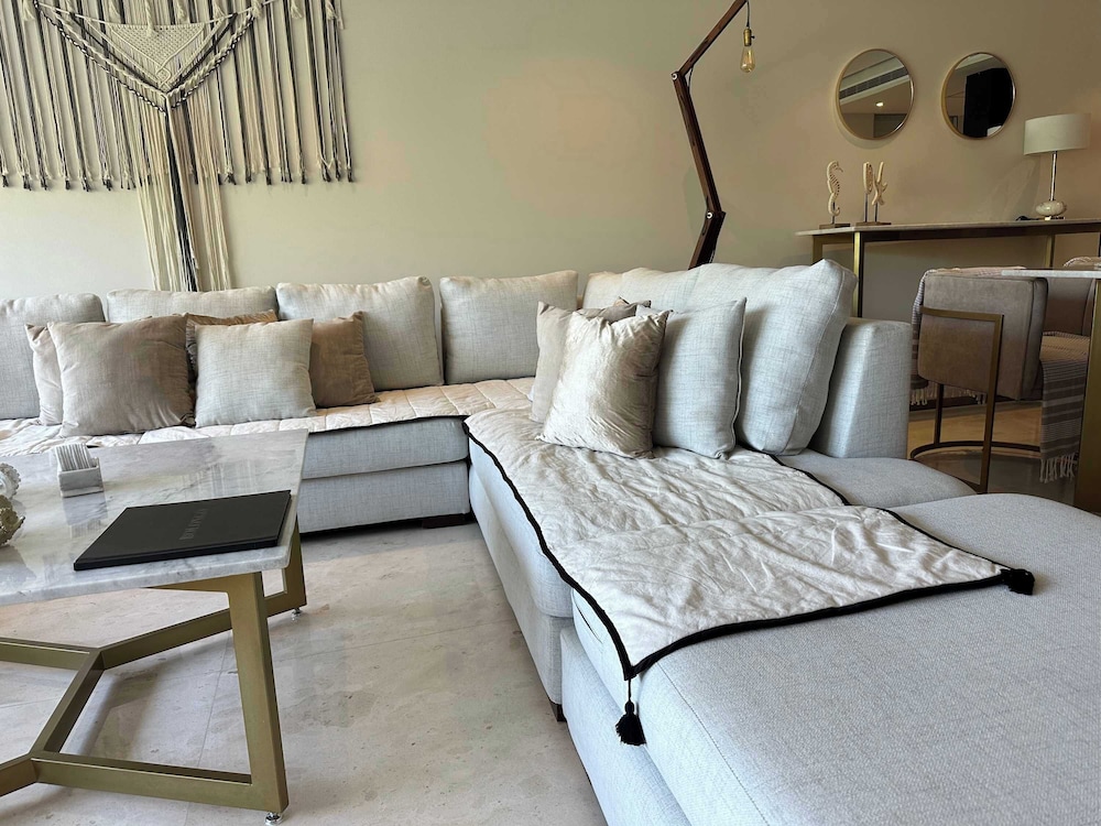 Bolongo: Your Exclusive Oceanfront Escape