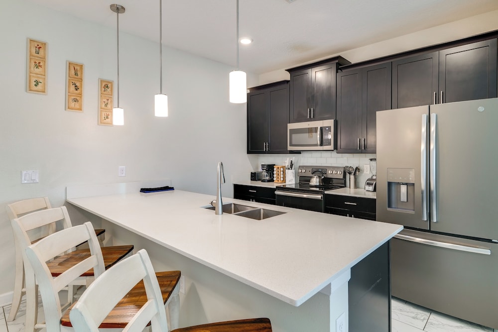 Pet Friendly! Townhome w/ Pool in Championsgate