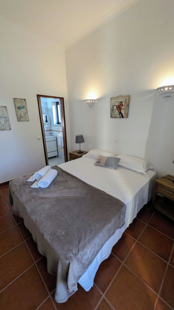 Casa Rosa Montes view 3