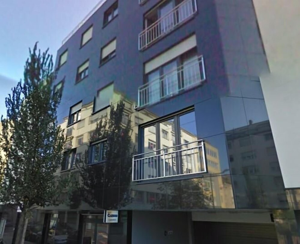 Large Art Deco Flat 100m2 in City Center - Parking