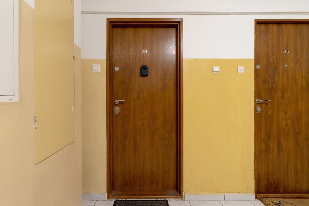 Modern 1 Bedroom Apartment by Renters view 3