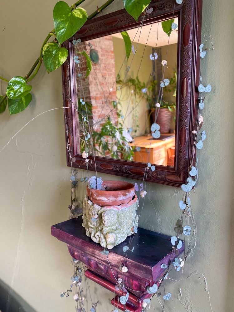 Upstairs at Thevictorian - Lush Walkable and Dog-friendly Retreat - Steps From Downtown Bellingham