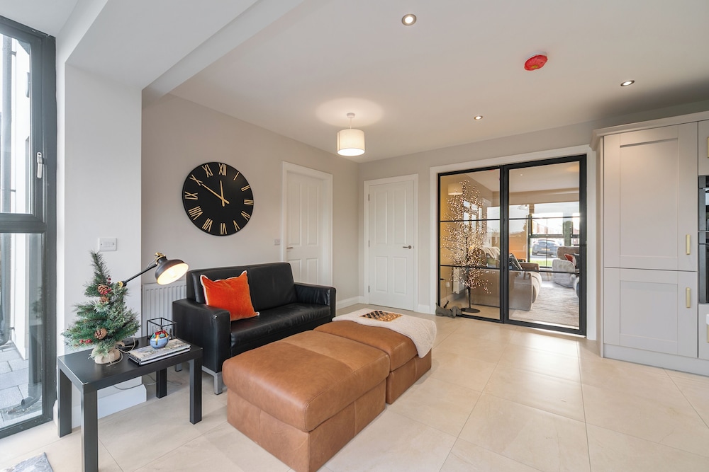Modern Entire Home Retreat in Newry