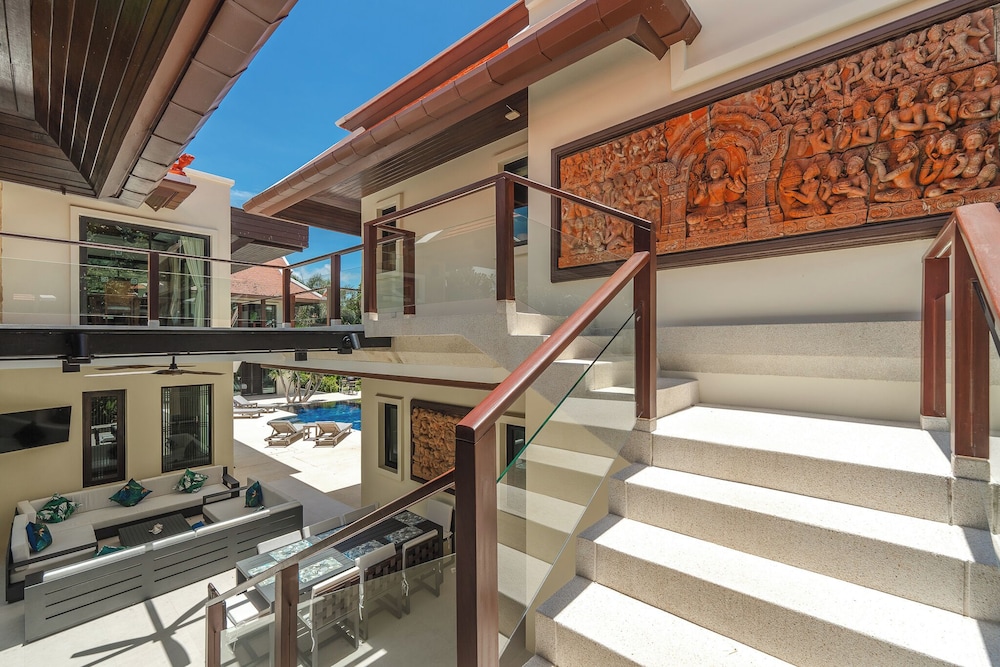 Naiharn 4br Private PoolVilla near Beach