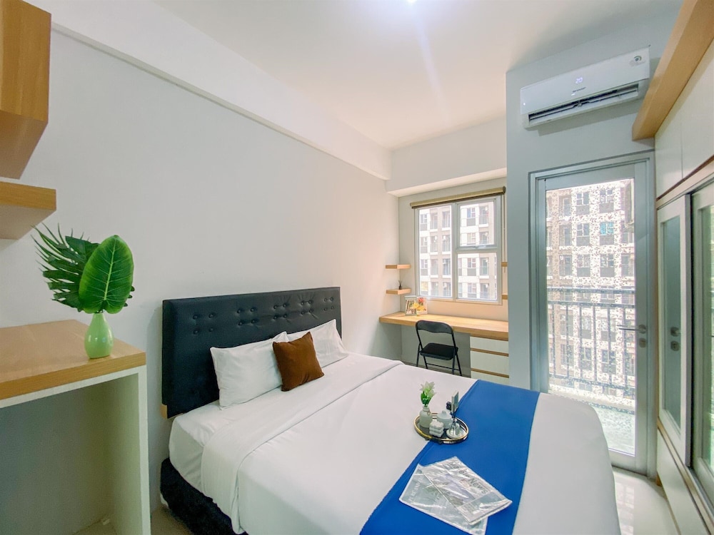 Cozy And Enjoy Living Studio Transpark Juanda Bekasi Timur Apartment