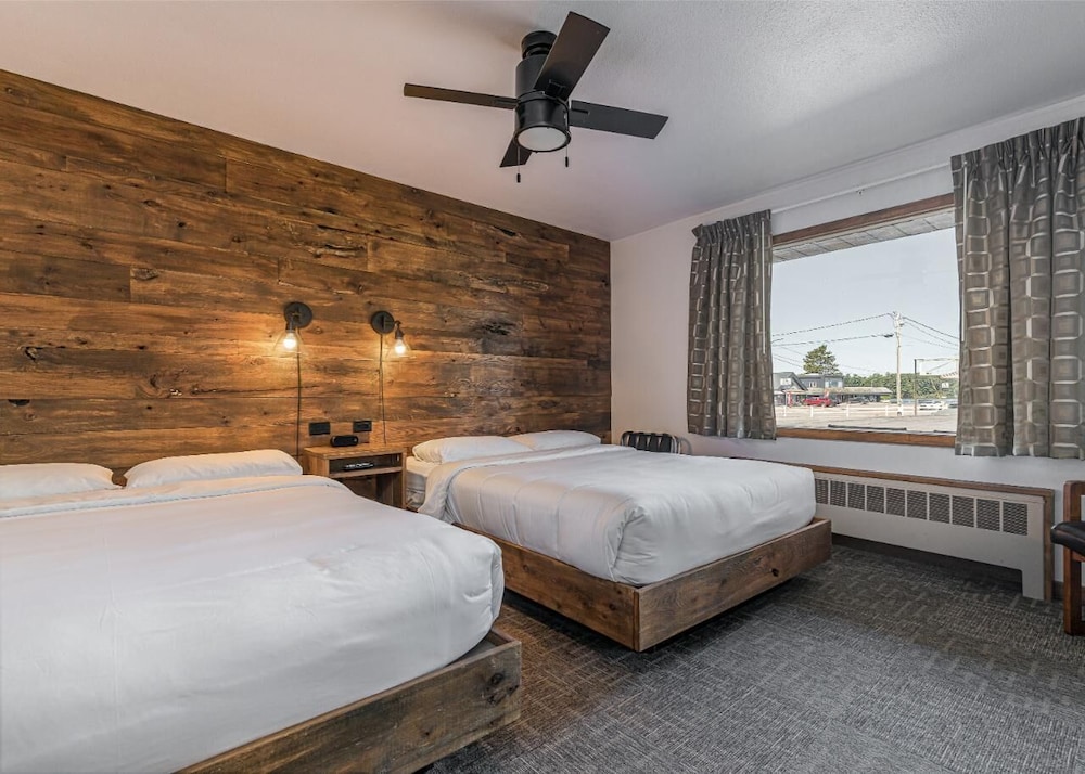 Aqua Aire Inn & Suites