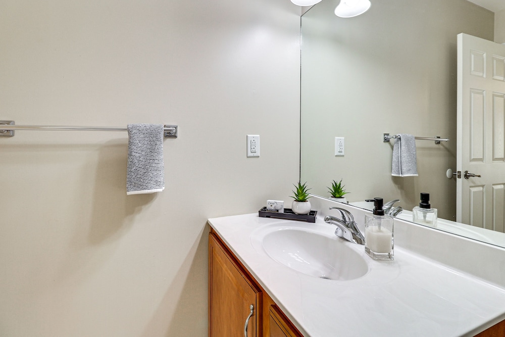 Family-friendly Townhome: 16 Mi to Pittsburgh! - Property Image 21