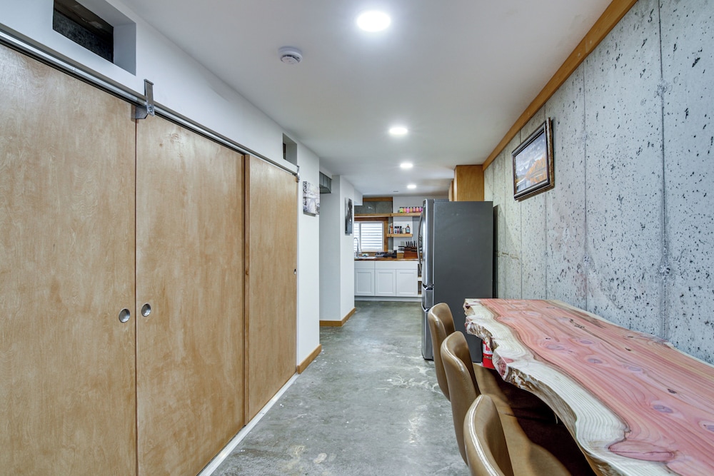 Sauna, Cold Plunge & More! Belgrade Getaway