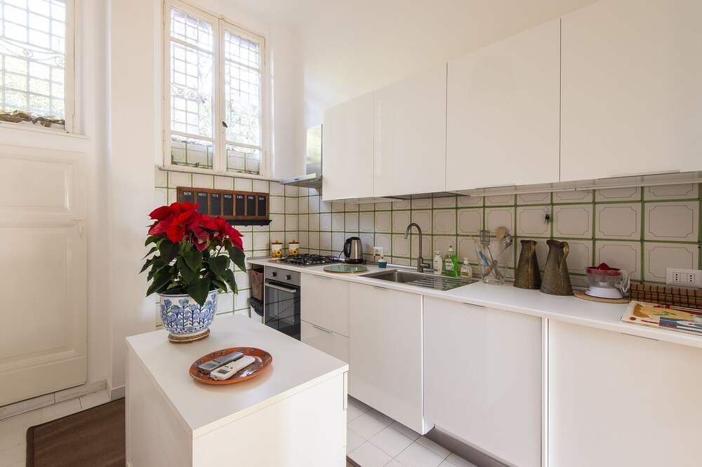 Popolo Square Luxury Two Bedroom Apartment