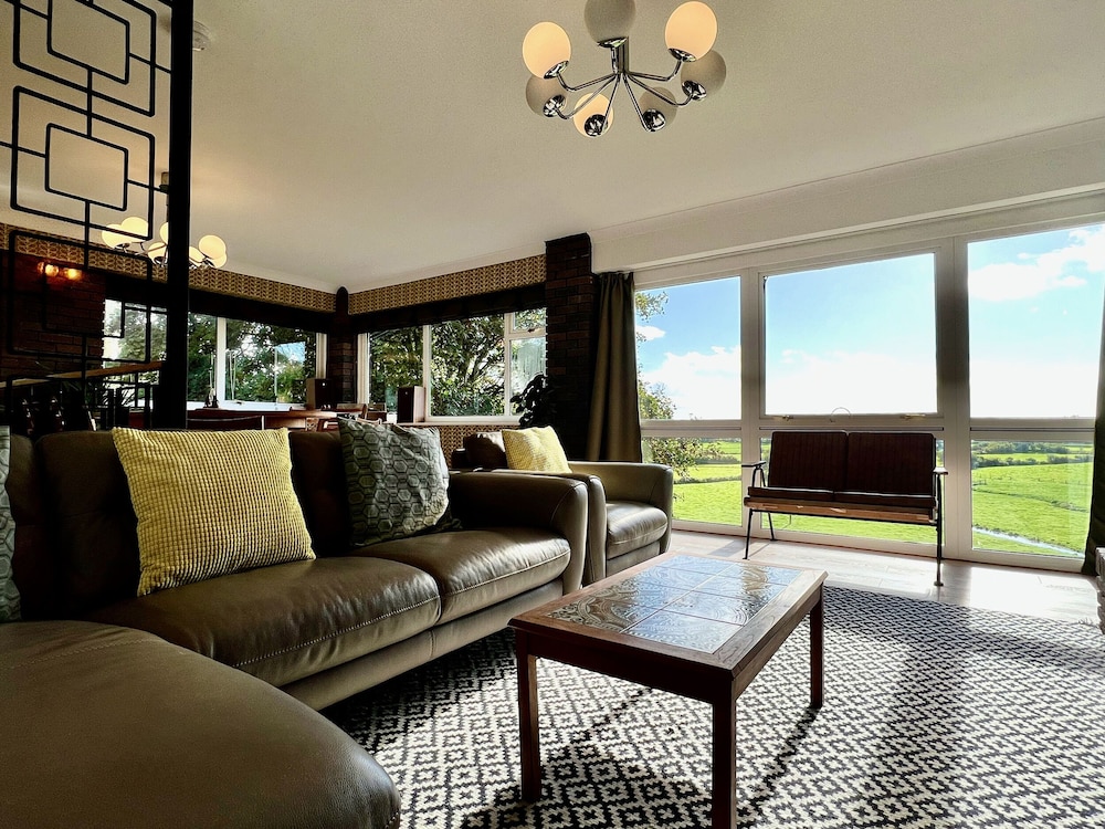 Pant Golau House