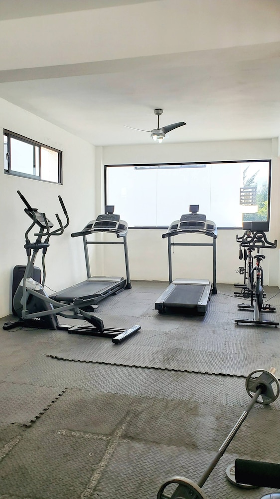 2 Bedrooms, 2 Bathrooms, AC, Wifi, Pool, Gym, No Blackouts, Santiago