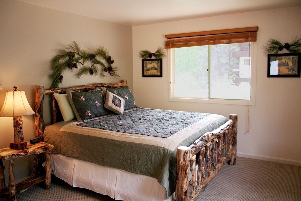 King Bed Condo With Personal Hot Tub On Deck With River View 1 Bedroom Condo - Property Image 2