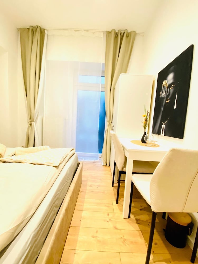 Charming 4 Bedroom Apartment Ottakring