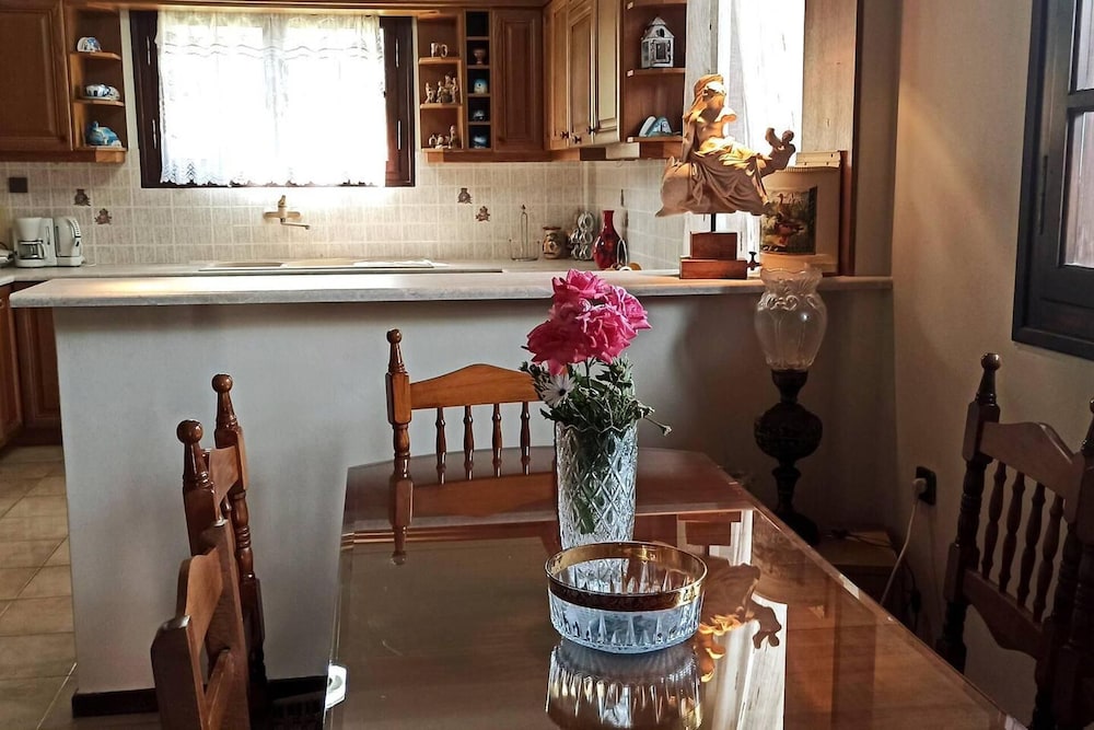 Lovely 2-bedroom Villa in Akrata, all Seasons! view 4