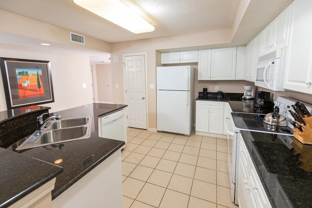 Yacht Club 2-805 3 Bedroom Condo