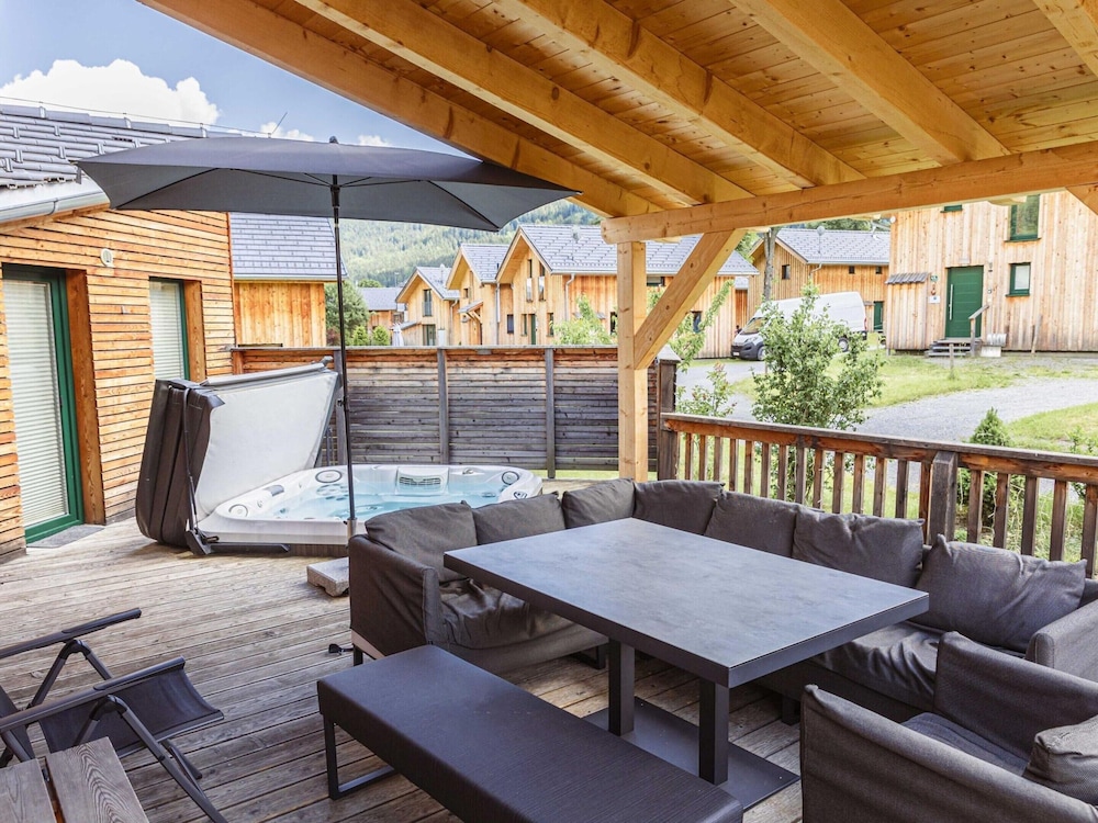 Attractive Chalet With Whirlpool