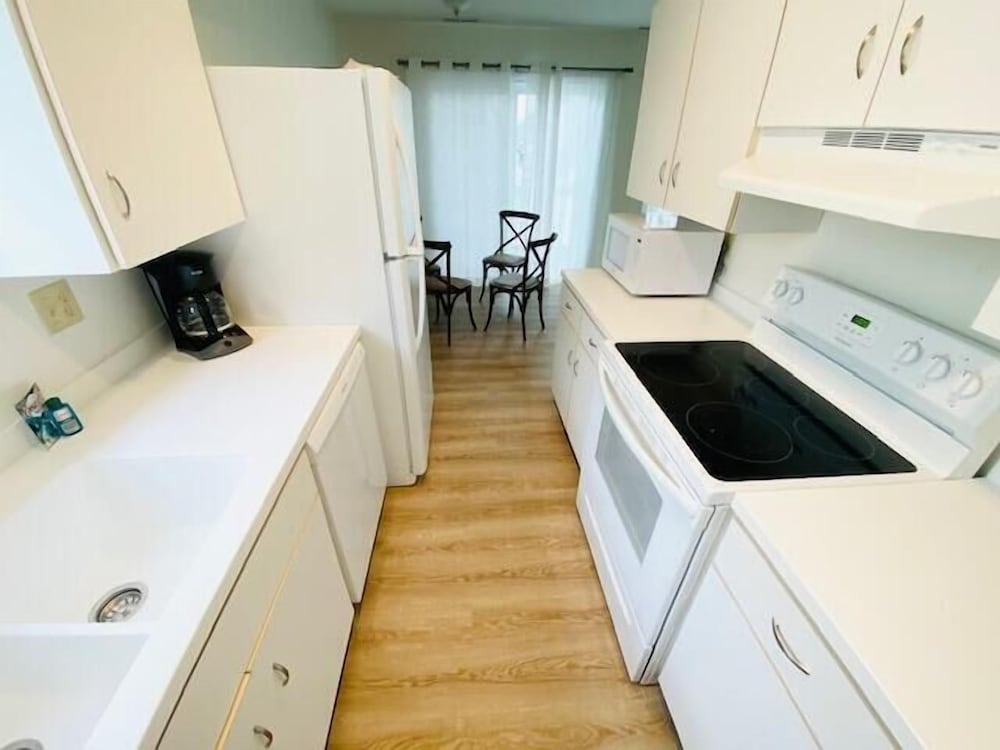 Olive Avenue 1B