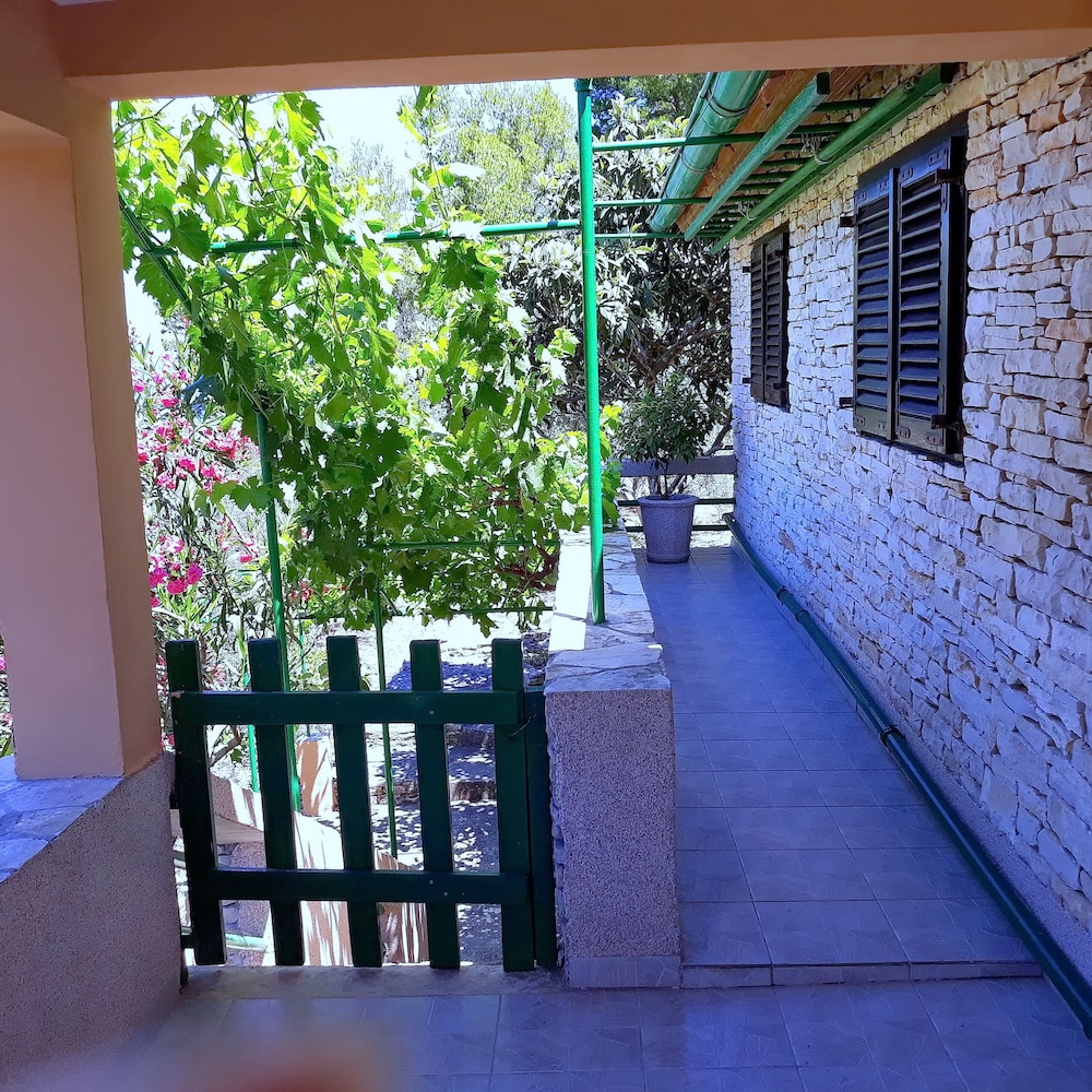 Stone House Oreb en Vela Luka — balance & terrace