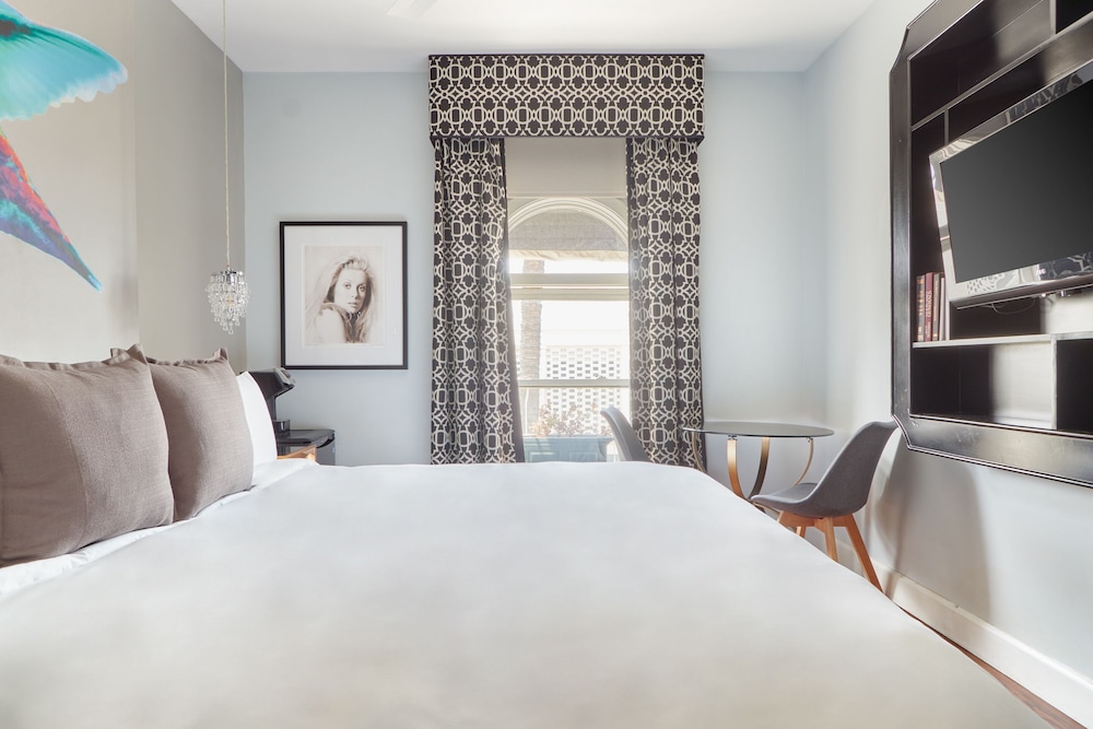 The Crescent powered by Sonder - Image 4