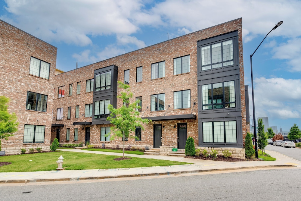 Chic Atlanta Vacation Rental ~ 1 Mi to Downtown!
