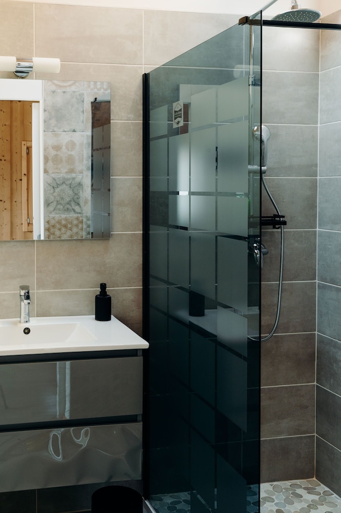 La Villa d'Hélène Chambres d’hôtes et Appartements-Cluses