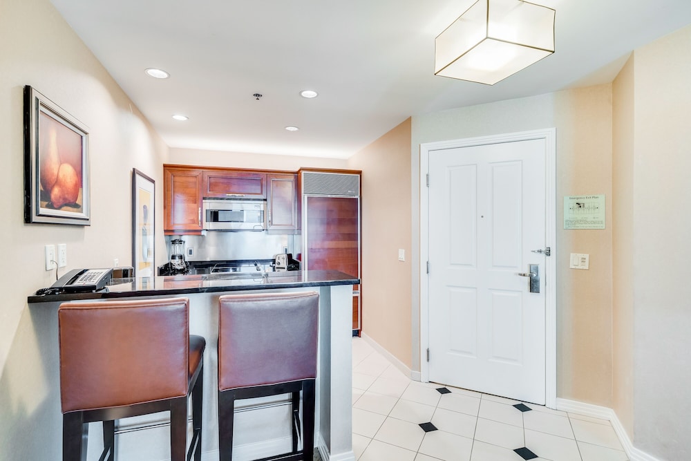 Jet Luxury Resorts @ The Signature Condo Hotel