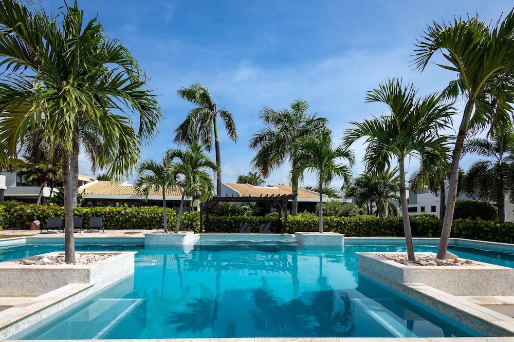 Blue Bay s Tropical Escape