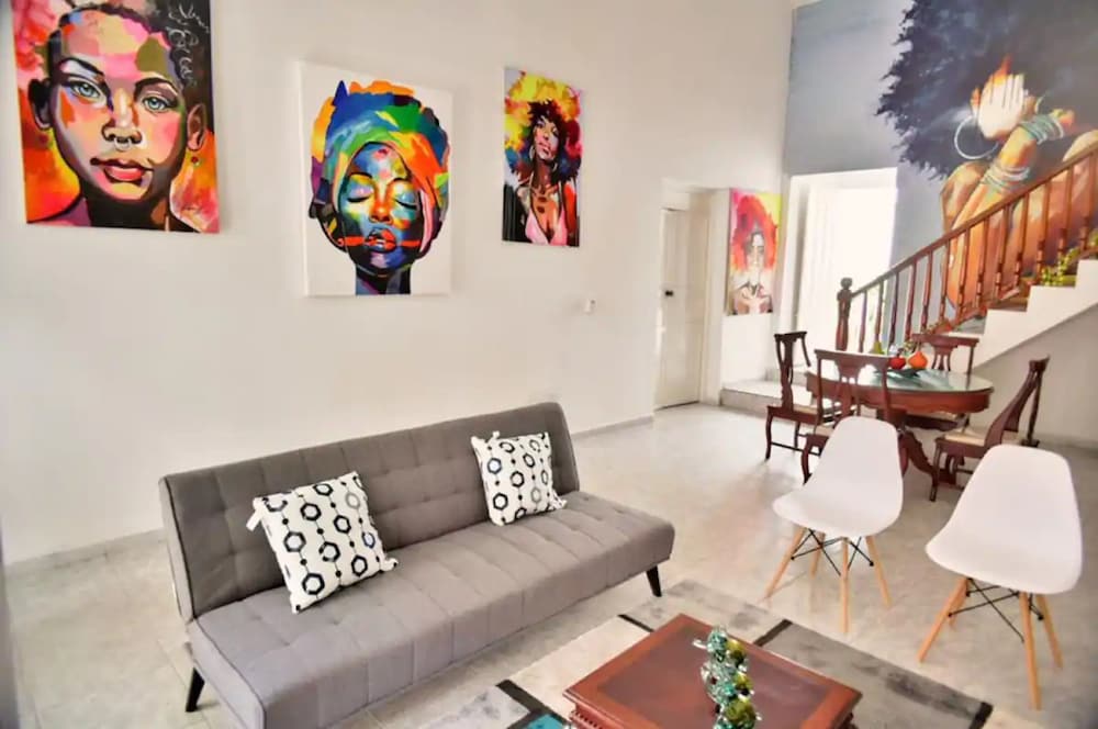 Stylish House With Beautiful Galleries In Gethsemane With Jacuzzi