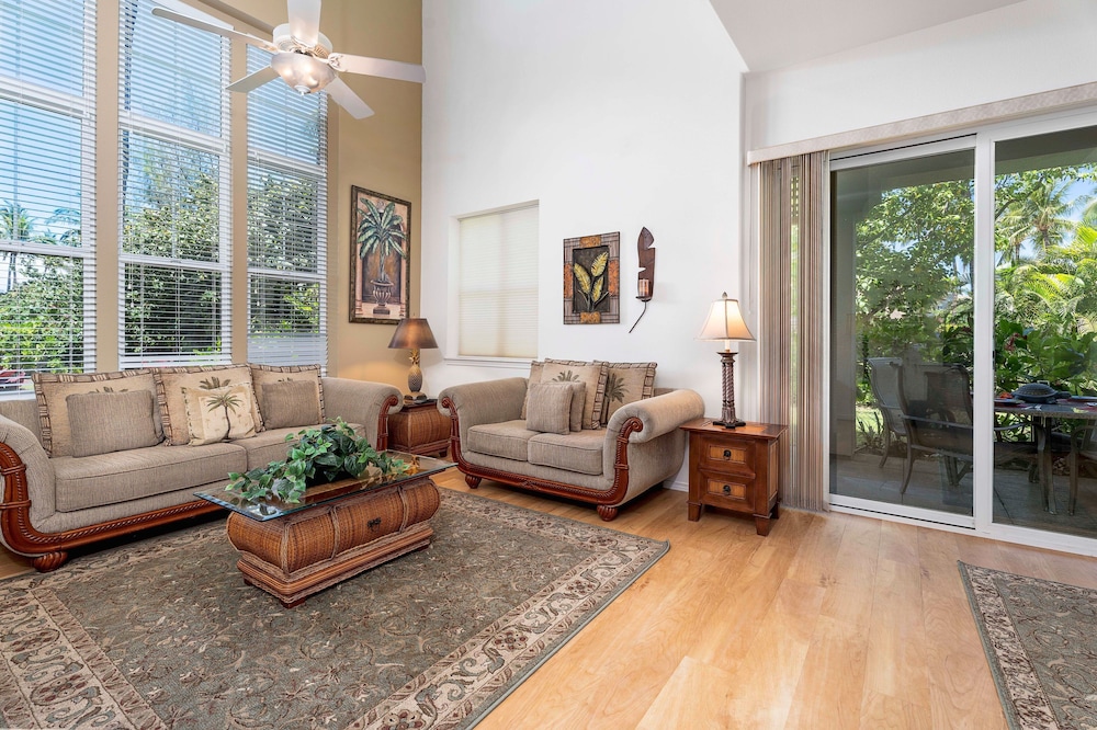 Spacious Corner Unit - Central AC - Vrkcv