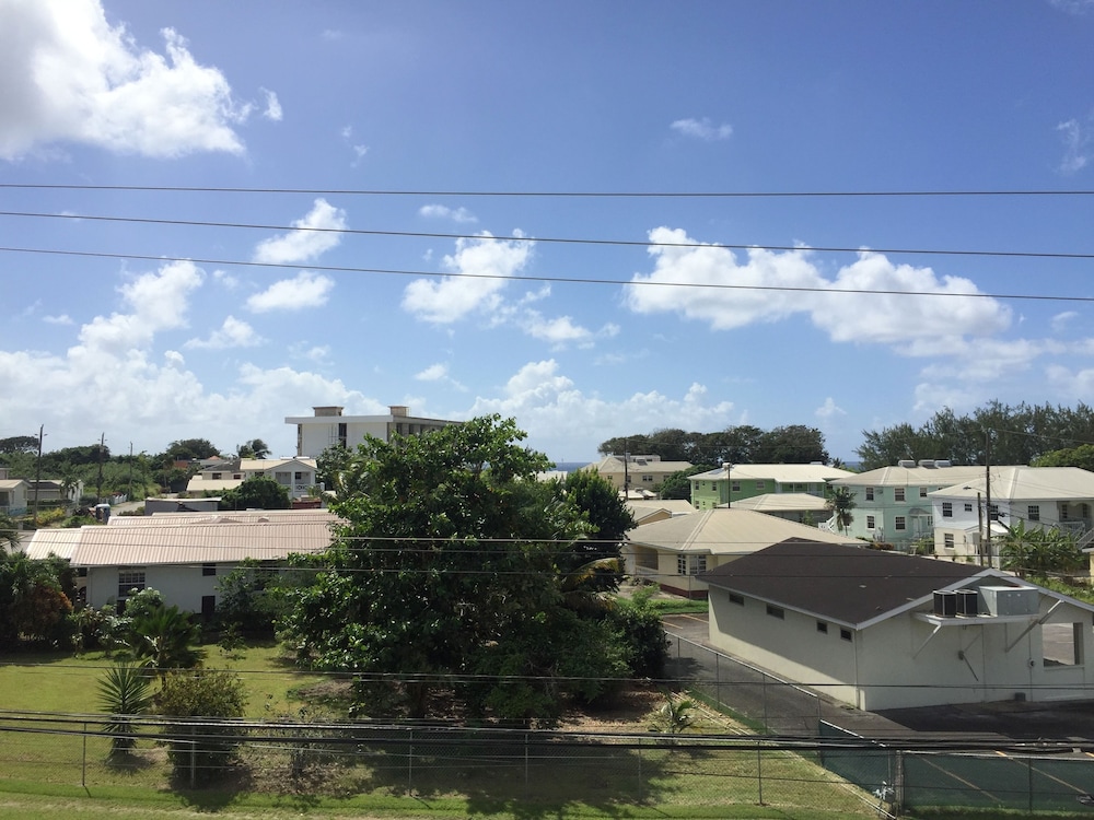 Cumber's Tropical Apartments