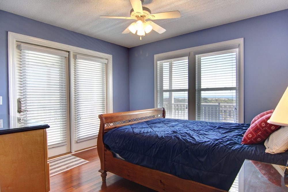 Dune Escape 5 Bedroom Home by RedAwning