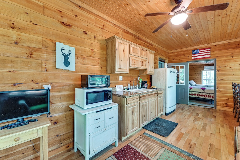 3 Mi to Dale Hollow Lake: Wooded Retreat w/ Decks!