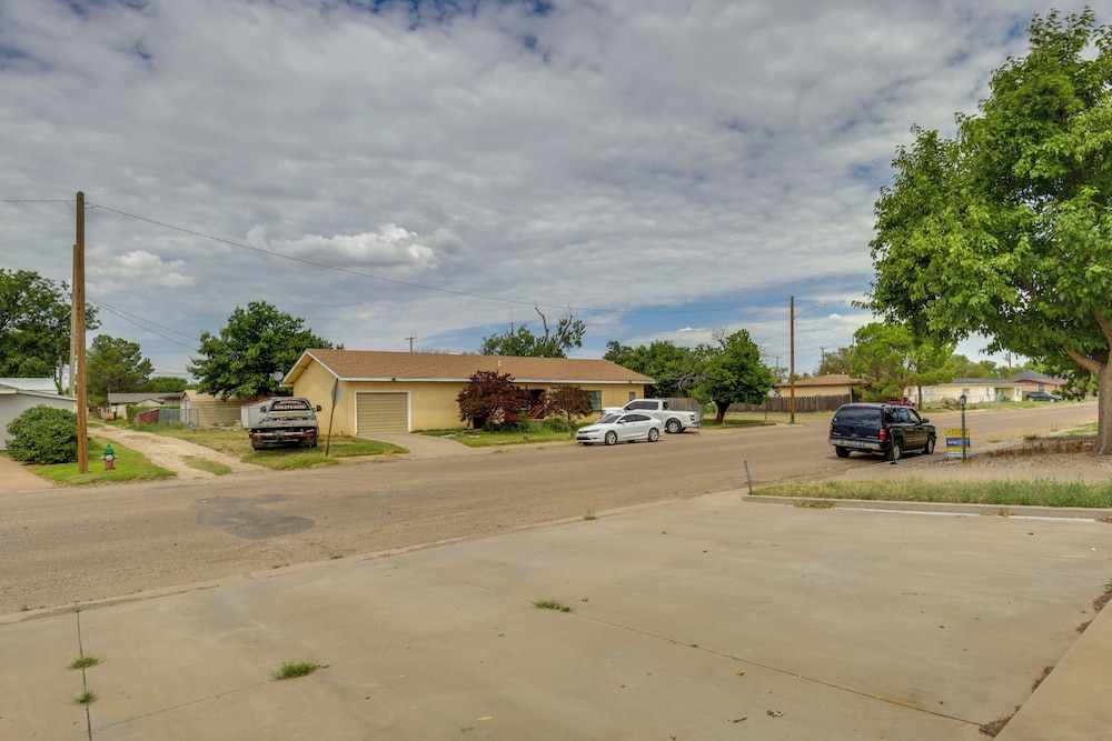 1 Mi to Main Street: Cozy Retreat in Portales