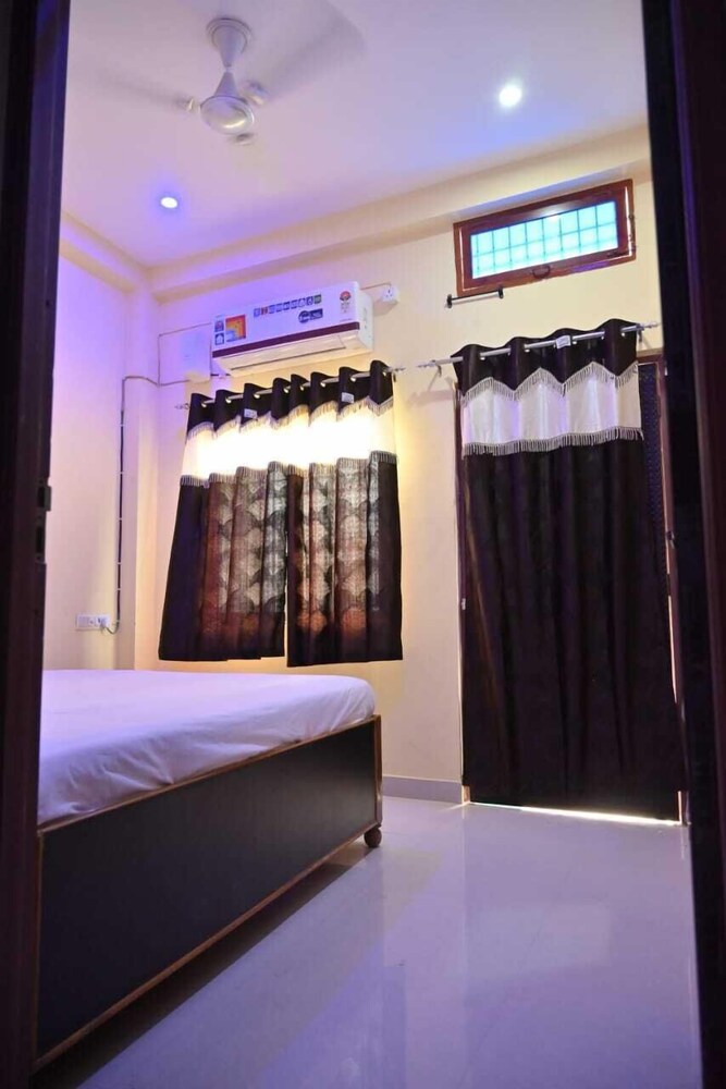 New Kashi Paying Guest House By GRB
