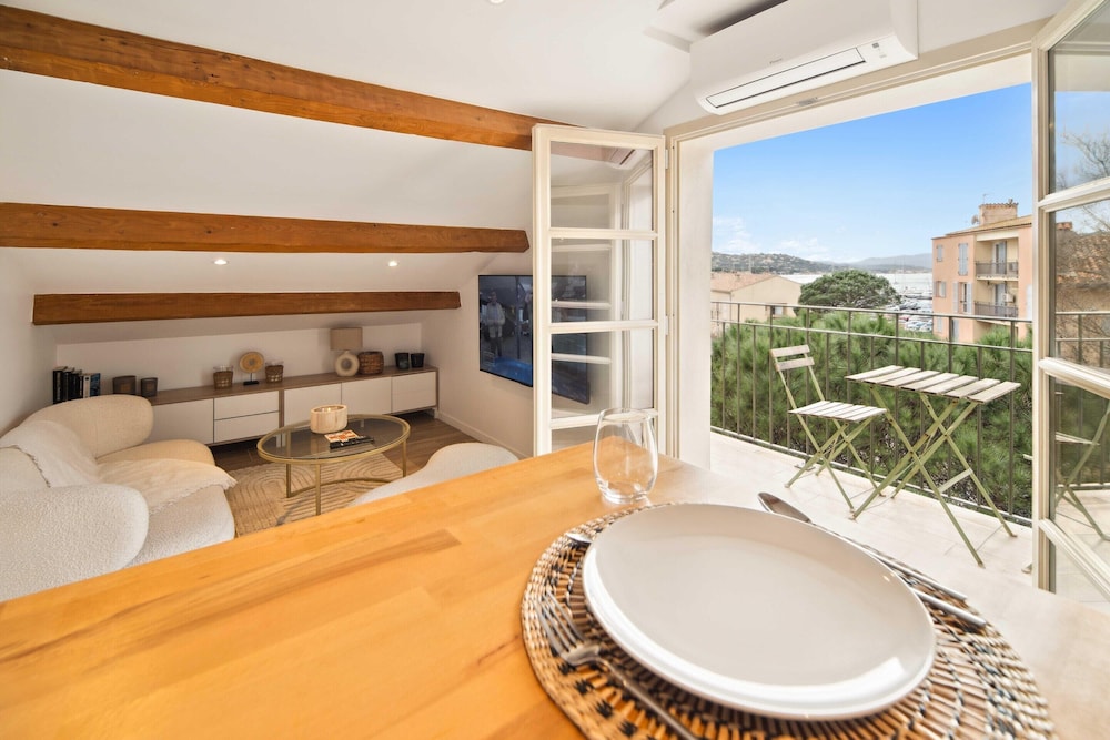 Bright Apartment - AC- 2P - Center of St Tropez