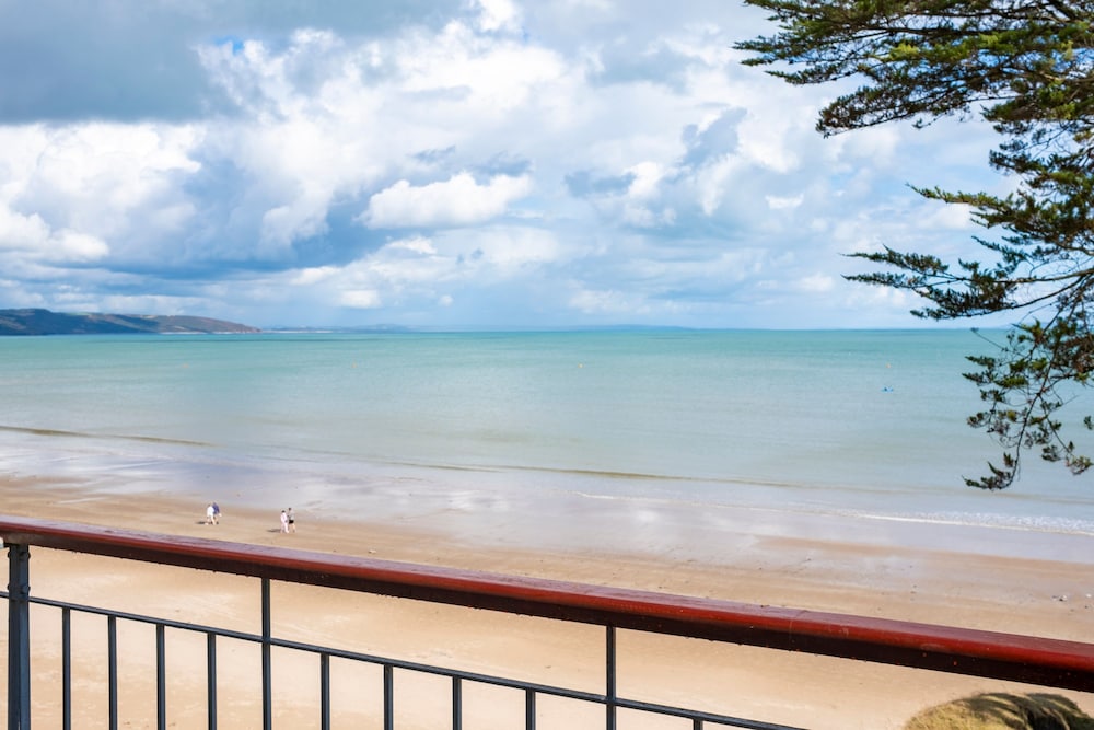33 Beach Court - Direct Beach Access Sea Views