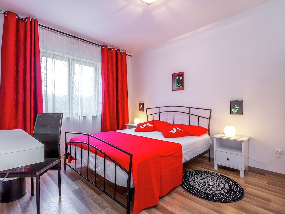 Apartment in Pula Near City Center view 5
